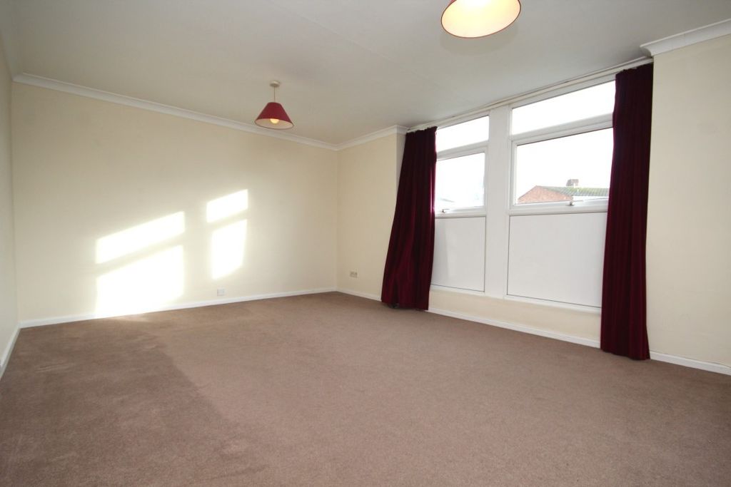 Property photo 3 of 7 Living Room