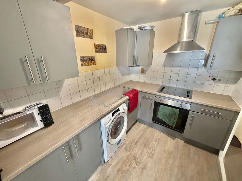 Property photo 3 of 6
