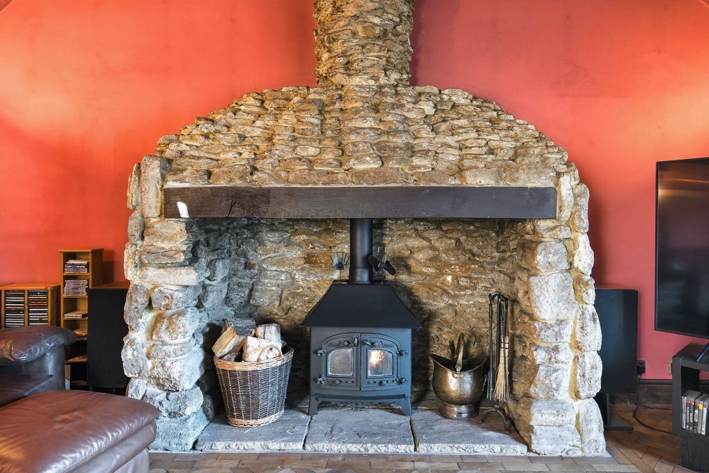 Property photo 3 of 39 Lounge