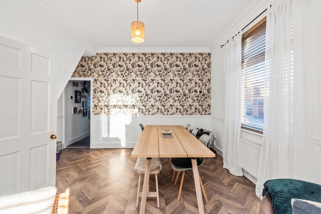 Property photo 3 of 35