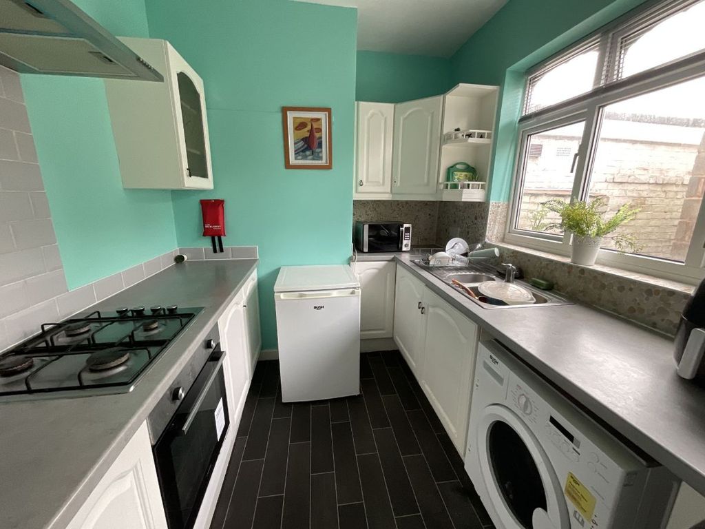 Property photo 1 of 8 Kitchen