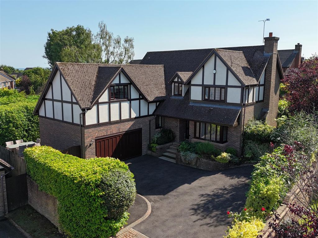 Property photo 1 of 28 5 Badgers Dene