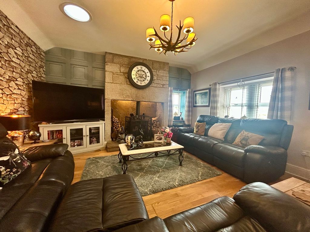 Property photo 2 of 32