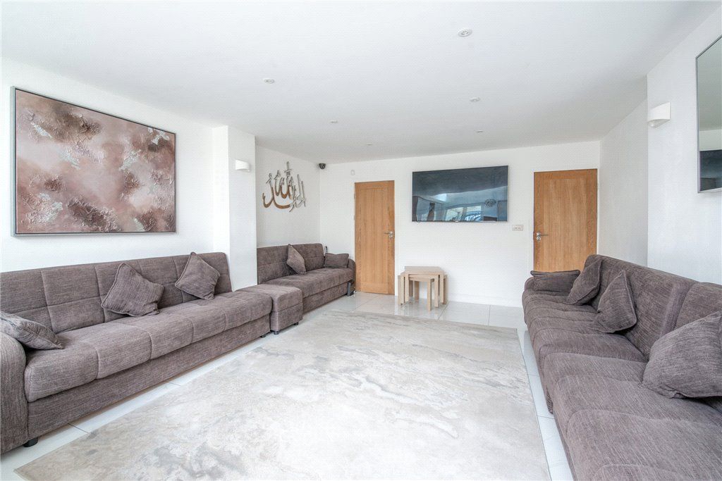 Property photo 3 of 19 Upper Woodlands Road