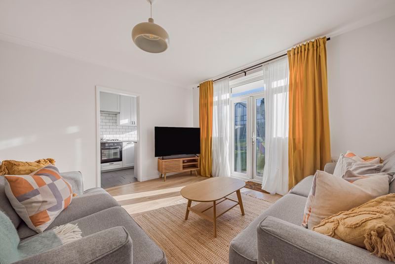 Property photo 3 of 21 Reception