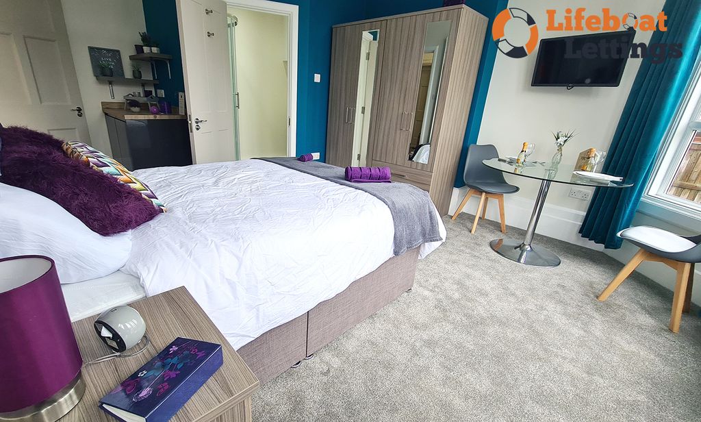 Property photo 2 of 11 Bedroom 1B