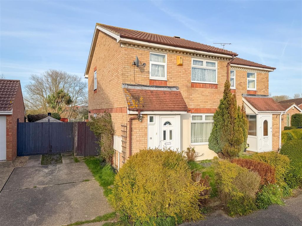 Property photo 1 of 19 Outside - Front