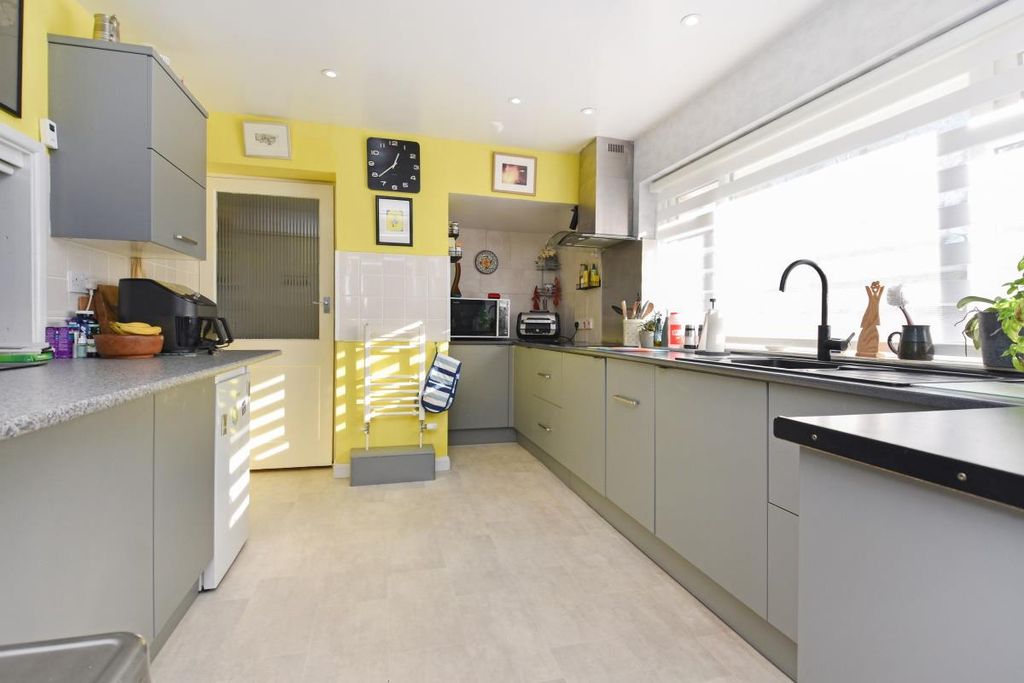 Property photo 2 of 25 Ph18_6308660.Jpg