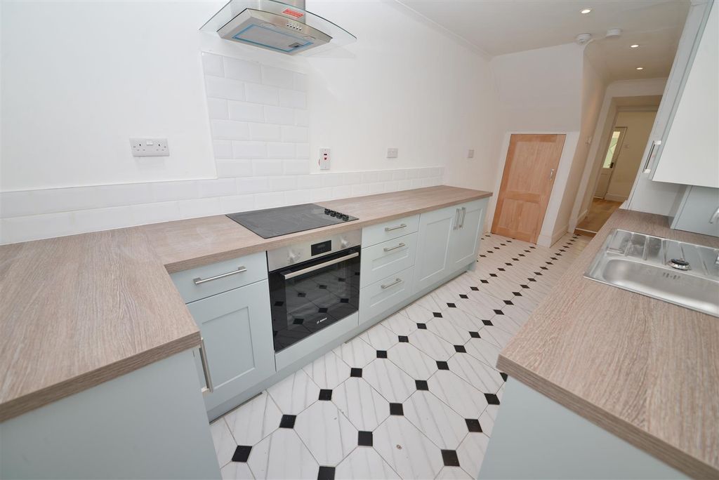 Property photo 3 of 11 Kitchen