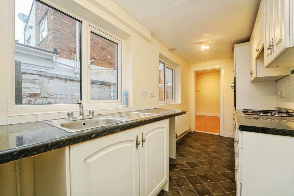 Property photo 3 of 14 Kitchen