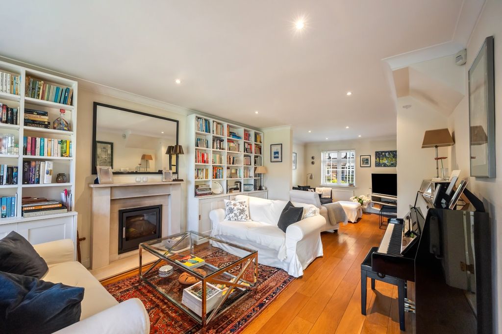 Property photo 3 of 16 Sitting/Family Room