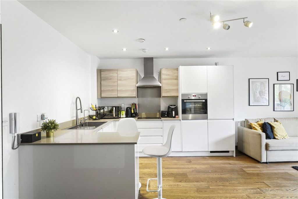 Property photo 2 of 20 Picture No. 10