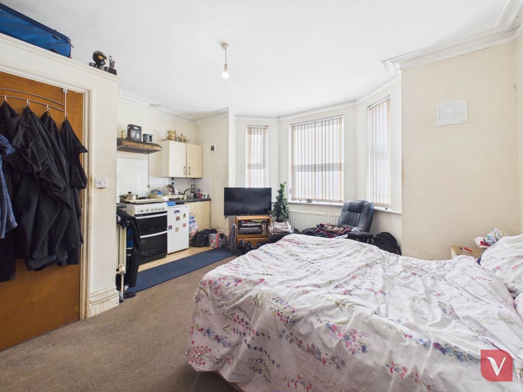 Property photo 2 of 24