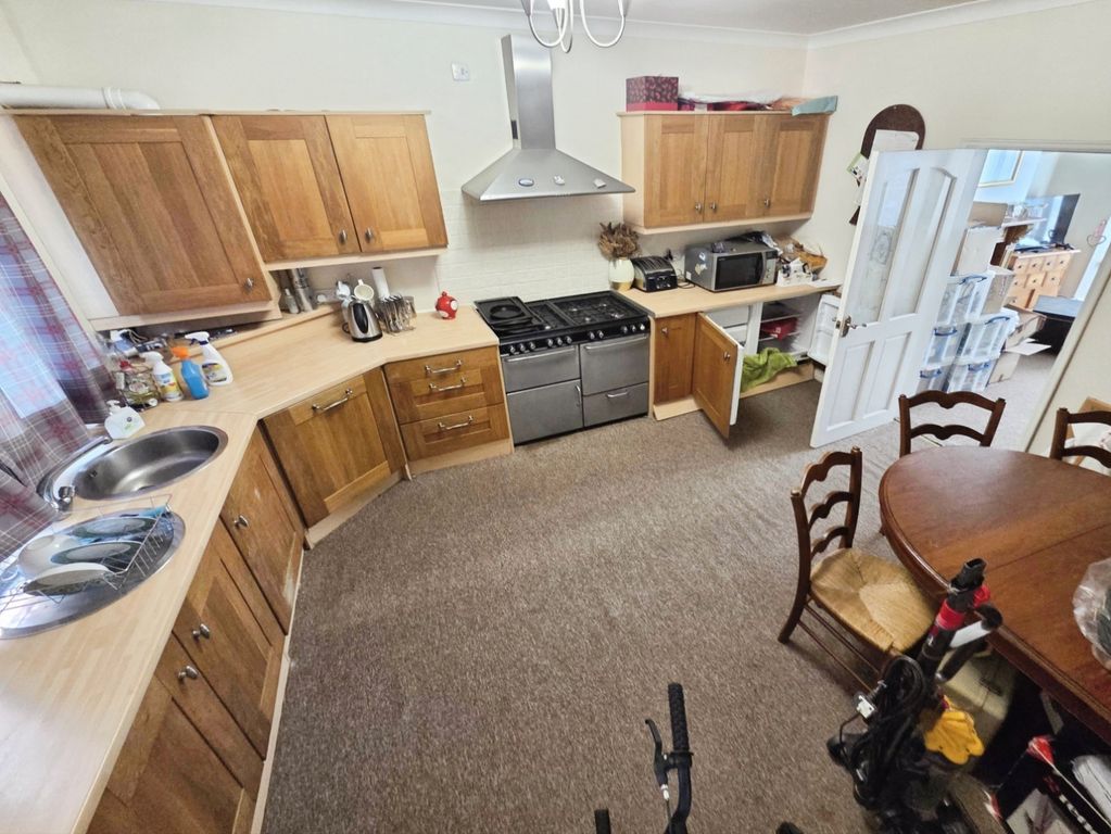 Property photo 2 of 10 Pbox-Kitchen-325894.Jpg