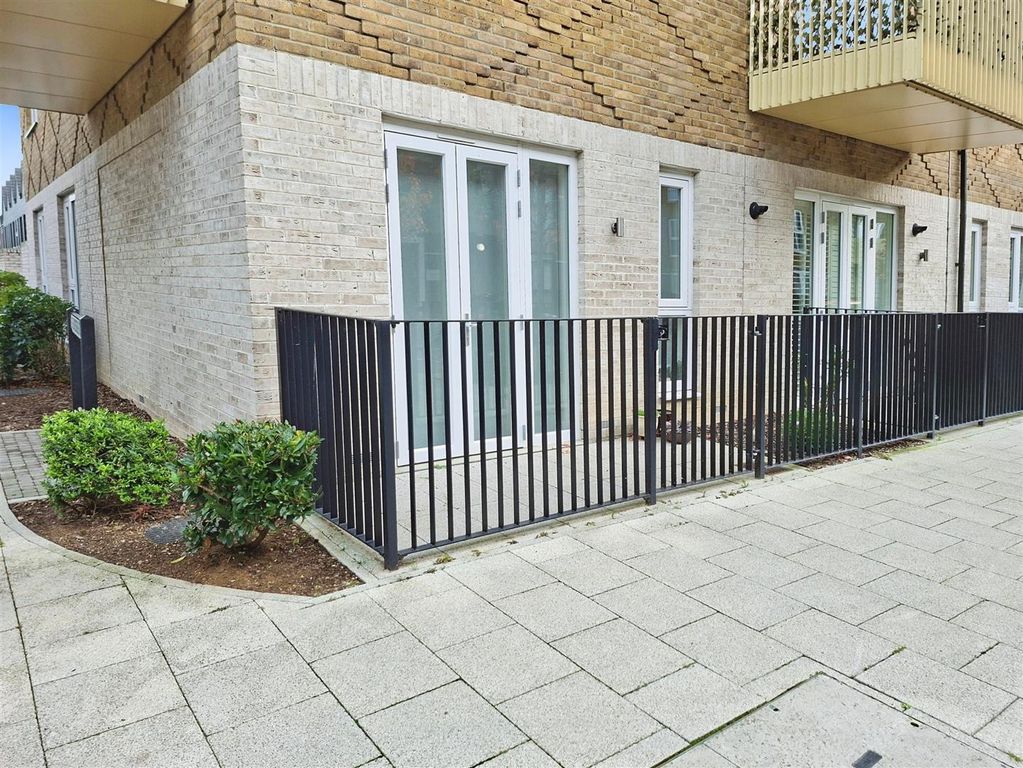 Property photo 2 of 21 Ground Floor Apartment