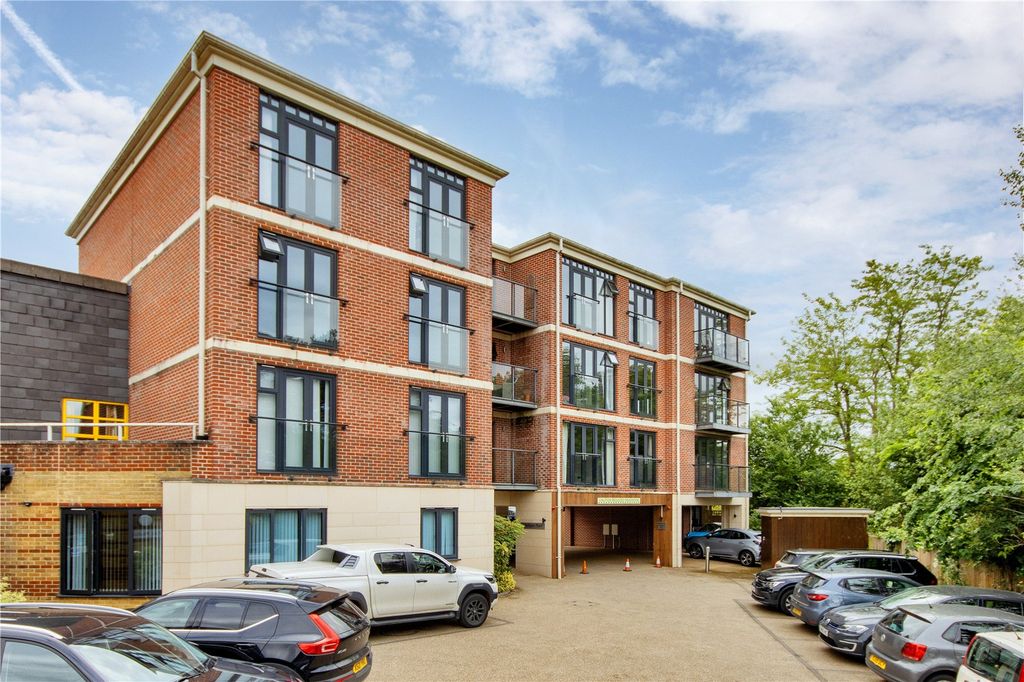 Property photo 1 of 13 Southgate Place
