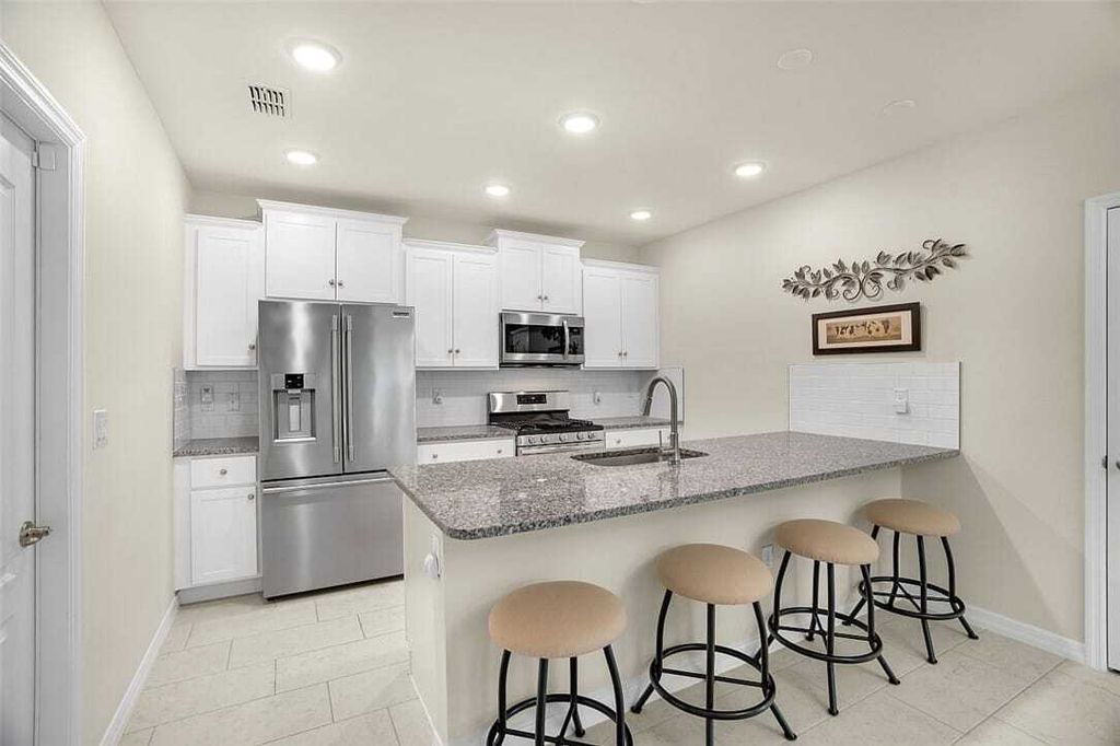 Property photo 1 of 31