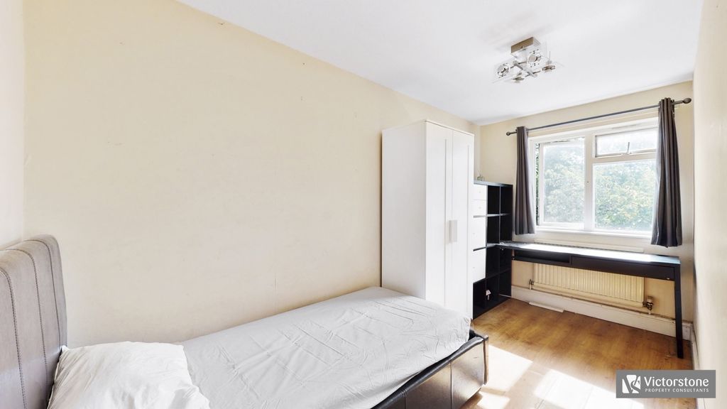 Property photo 3 of 17 2582532