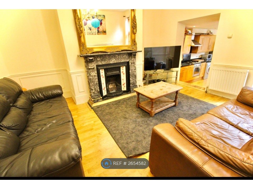 Property photo 1 of 6 Stunning Lounge With 65 Smart Tv