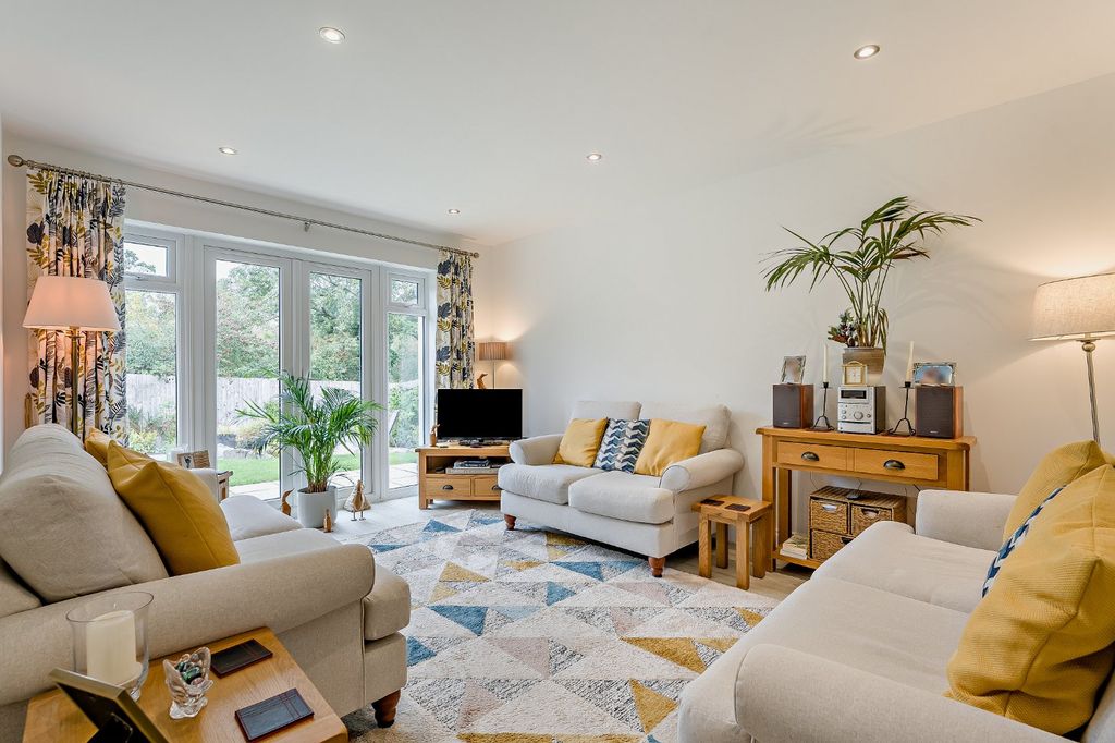 Property photo 2 of 19 Sitting Room