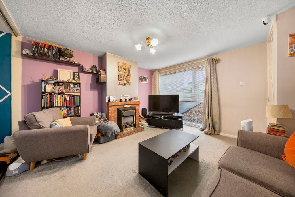 Property photo 2 of 22 Living Room