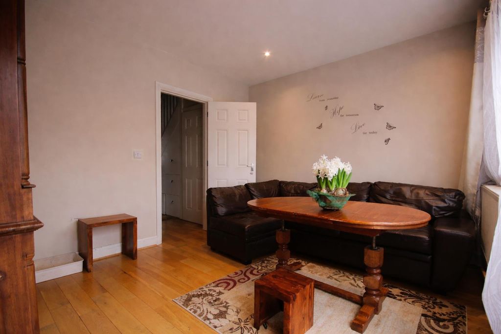 Property photo 2 of 11 liv.Png