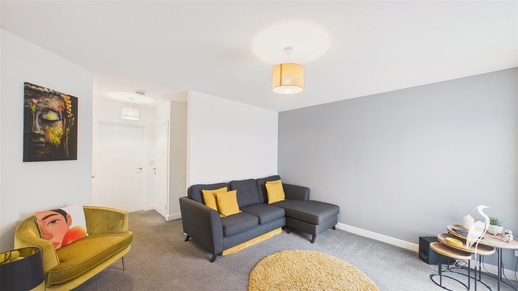 Property photo 3 of 29 Lounge