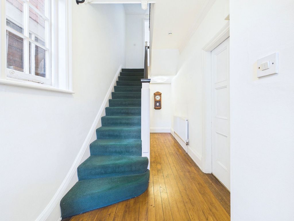 Property photo 2 of 33