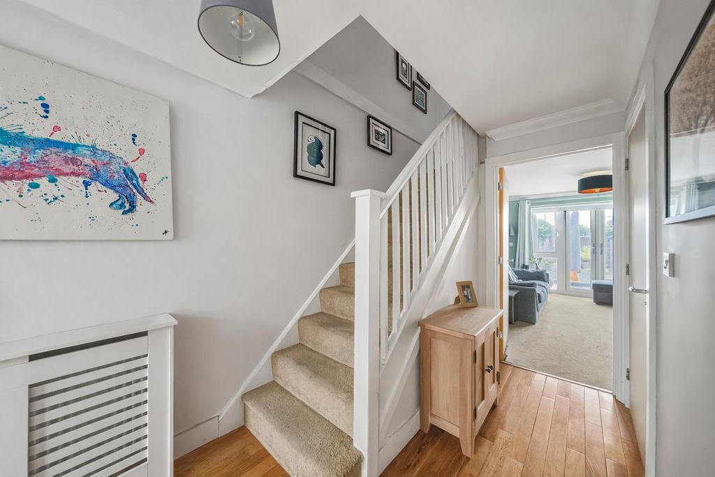 Property photo 2 of 23 86 Neville.Png