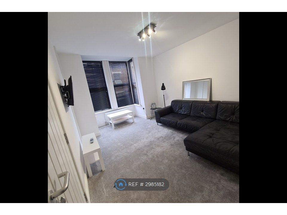 Property photo 1 of 8 Living Room
