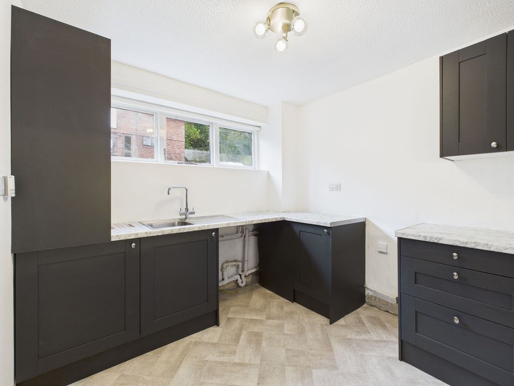 Property photo 2 of 10 Kitchen