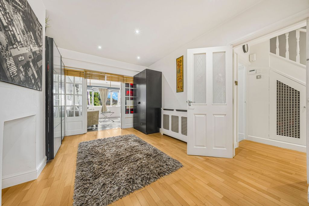 Property photo 3 of 11