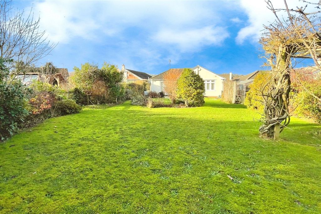 Property photo 2 of 10 Garden > Bungalow