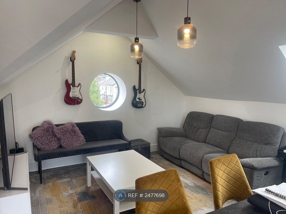 Property photo 1 of 14 Living Room