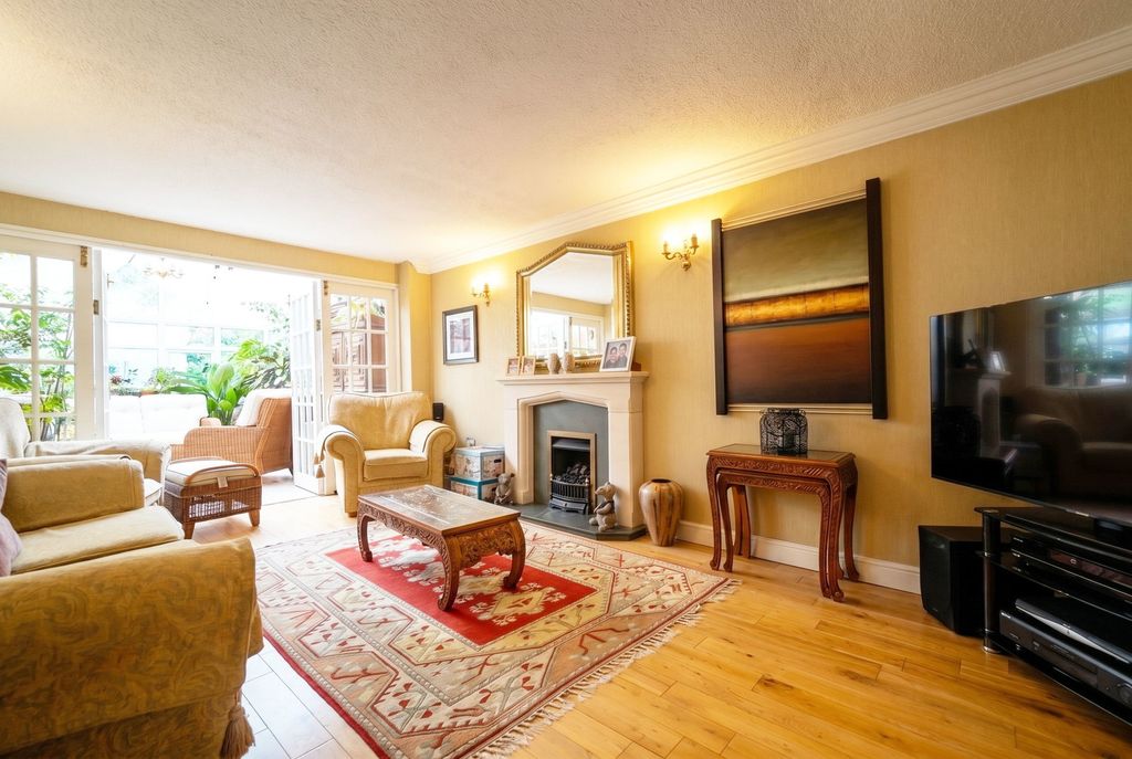 Property photo 2 of 21