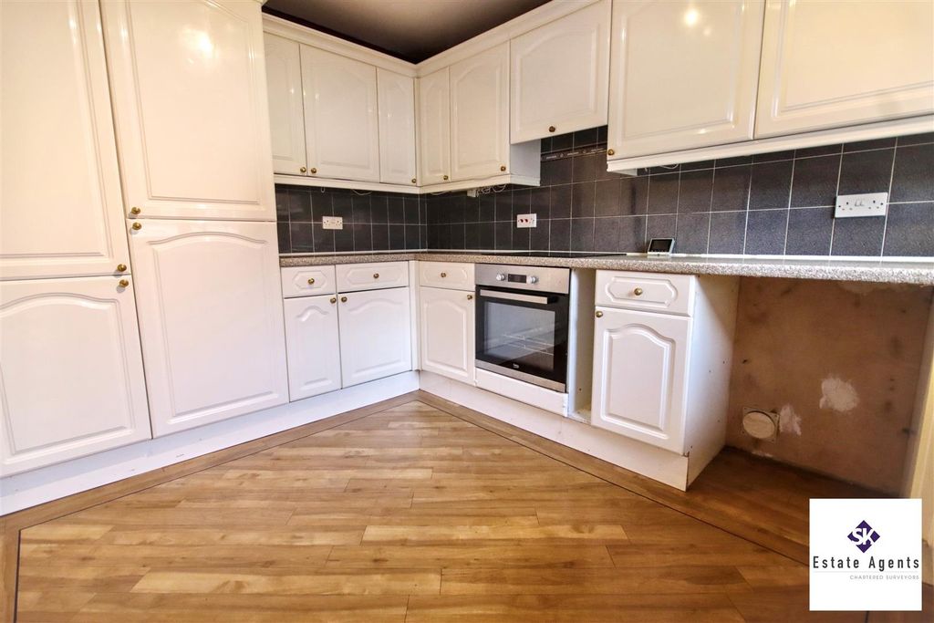 Property photo 3 of 20 Kitchen