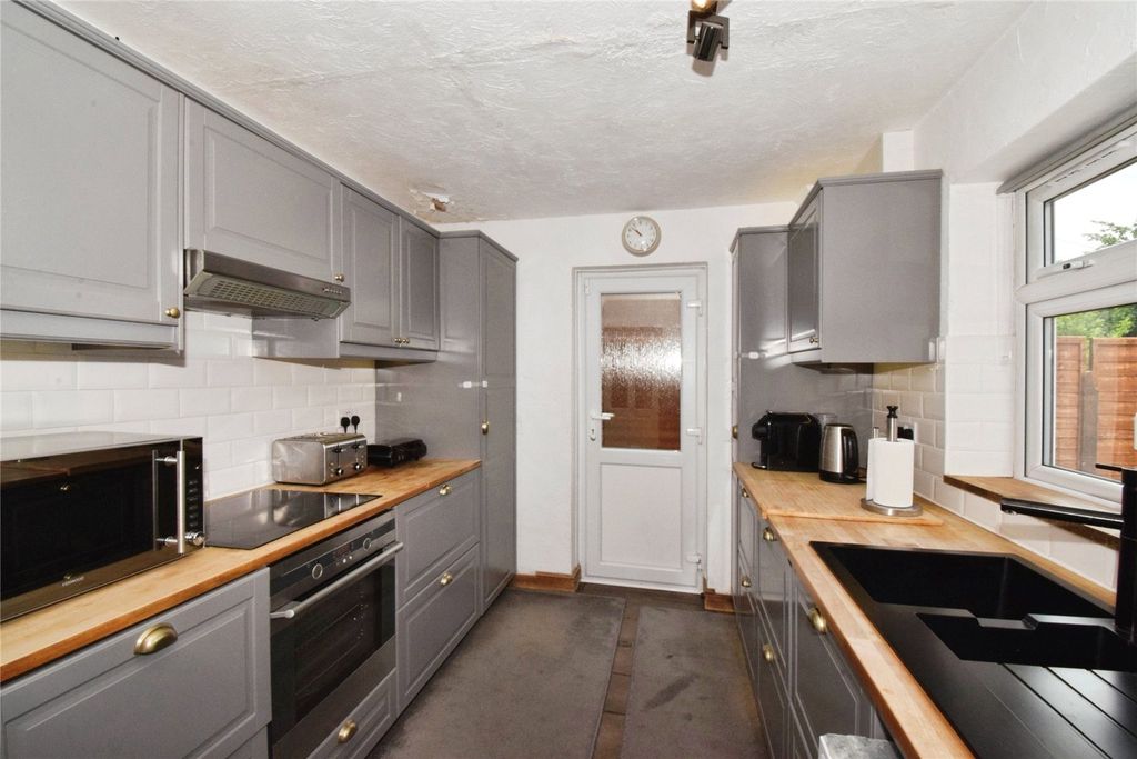 Property photo 3 of 23 Kitchen