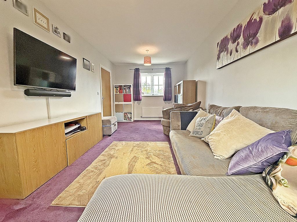 Property photo 3 of 27 Lounge
