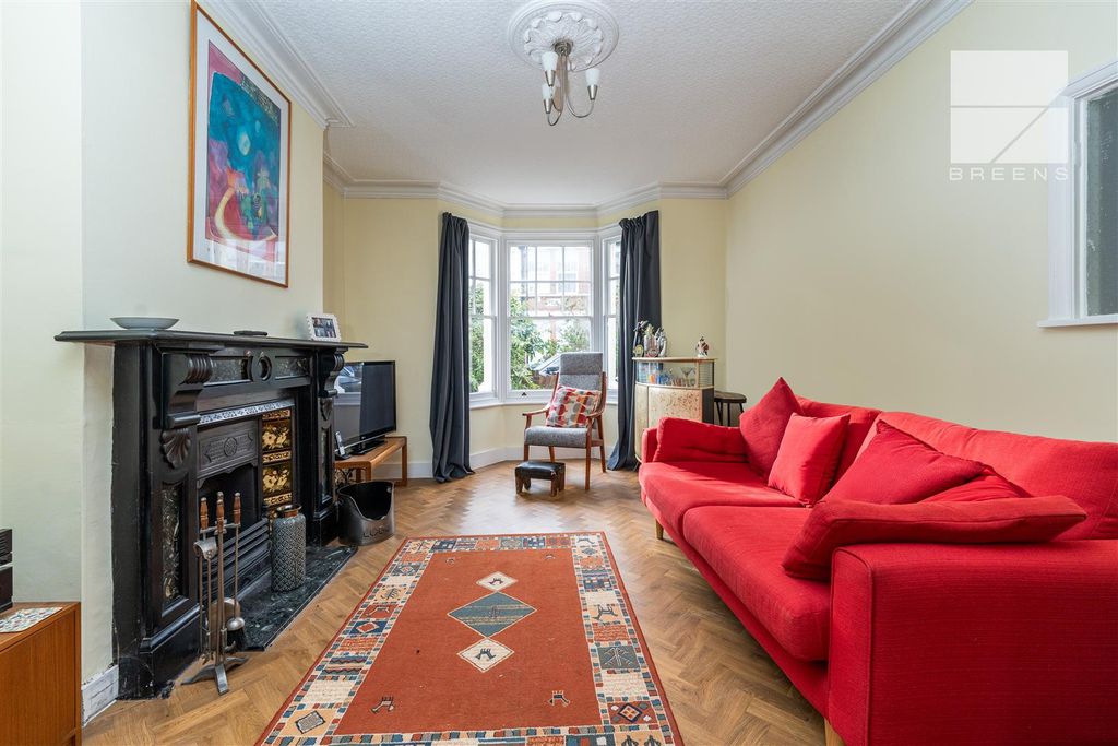 Property photo 3 of 44 8 Connaught Road_0024.Jpg