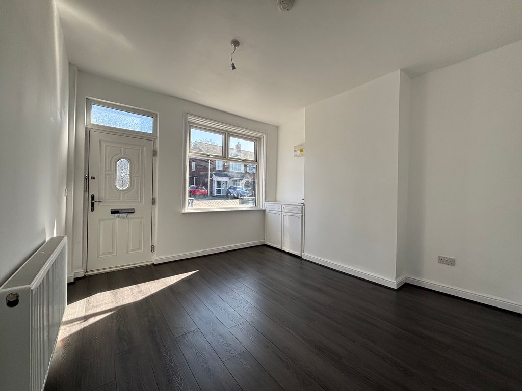 Property photo 3 of 11 Reception