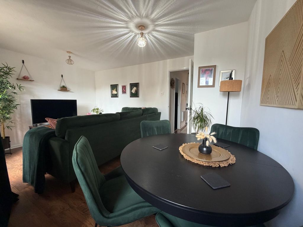 Property photo 2 of 11 Bc75B47B-6B8d-4226-812B-Eee64380E7A6