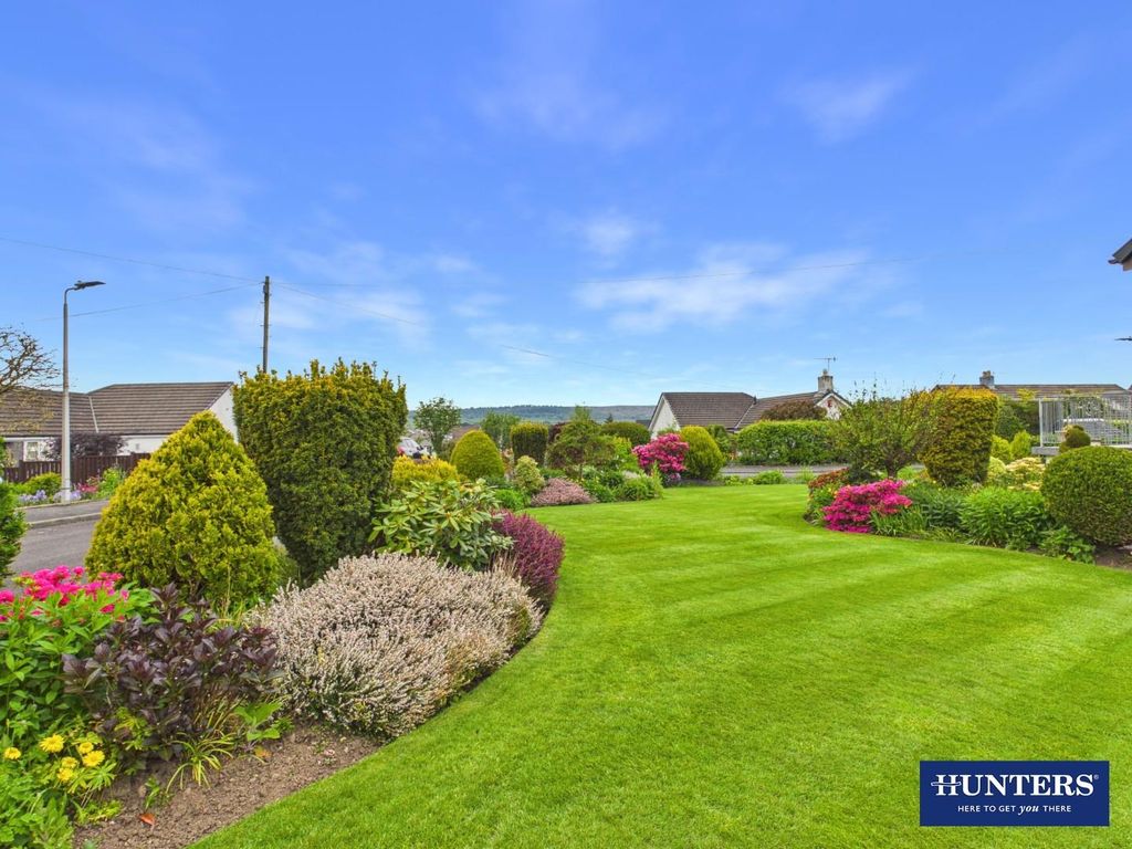 Property photo 2 of 33 Gardens