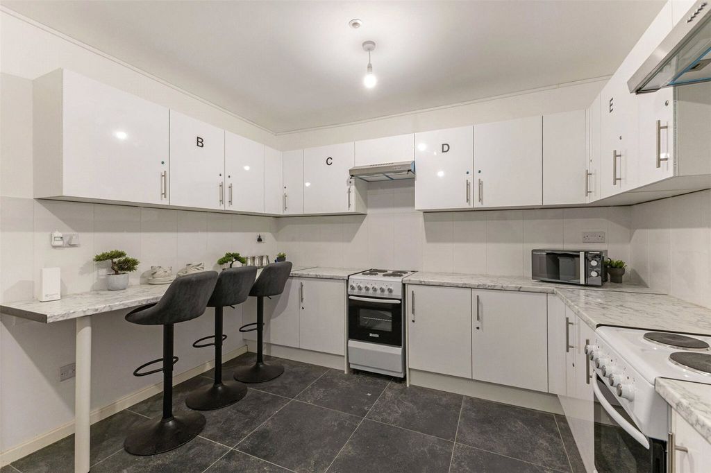 Property photo 3 of 21 Picture No. 06