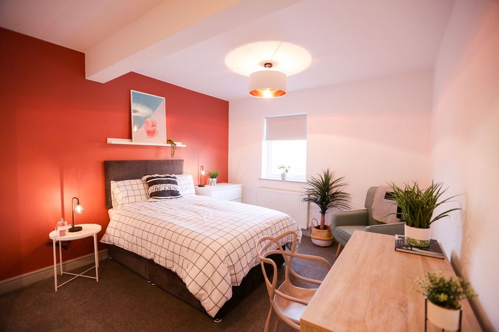 Property photo 1 of 7 Room 6