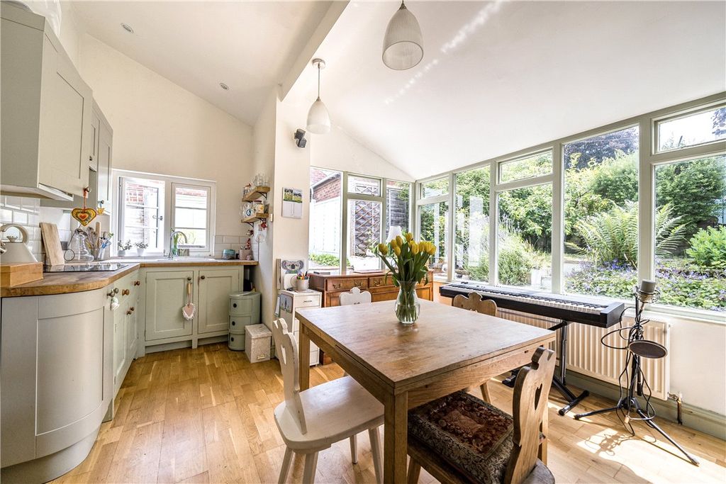 Property photo 1 of 17 Kitchen / Diner