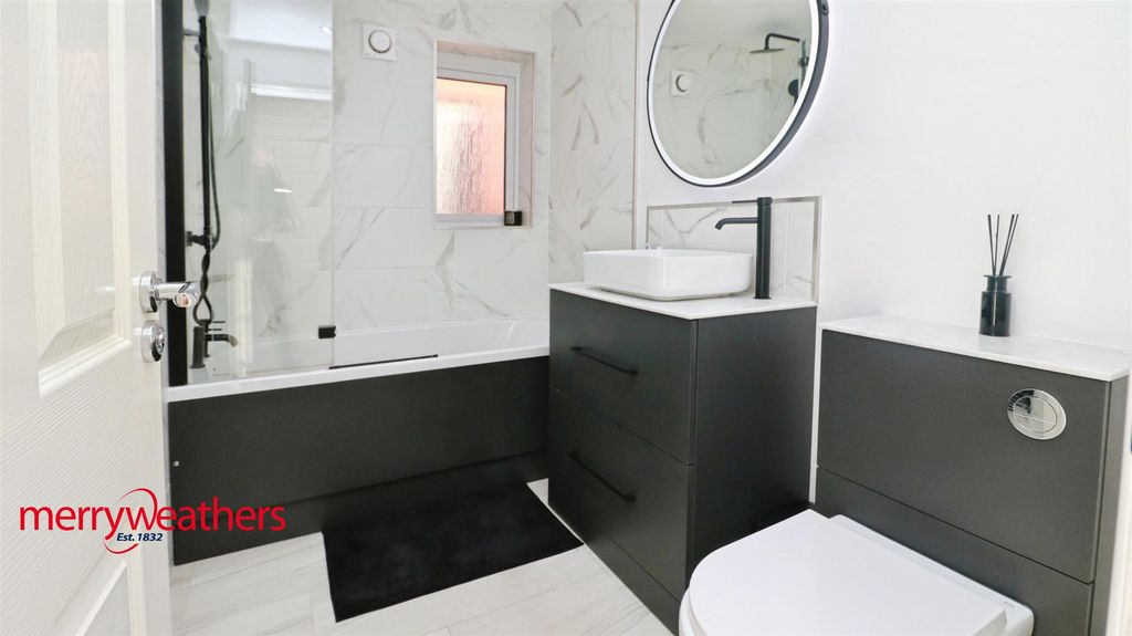 Property photo 3 of 18 Family Bathroom