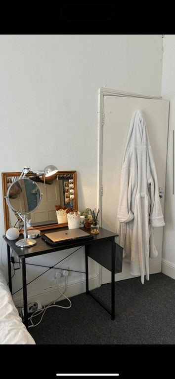 Property photo 2 of 11 Modern Study Desk With Stylish Vanity Mirror...