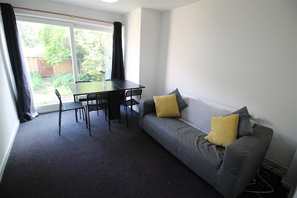 Property photo 2 of 11 Lounge.Jpg