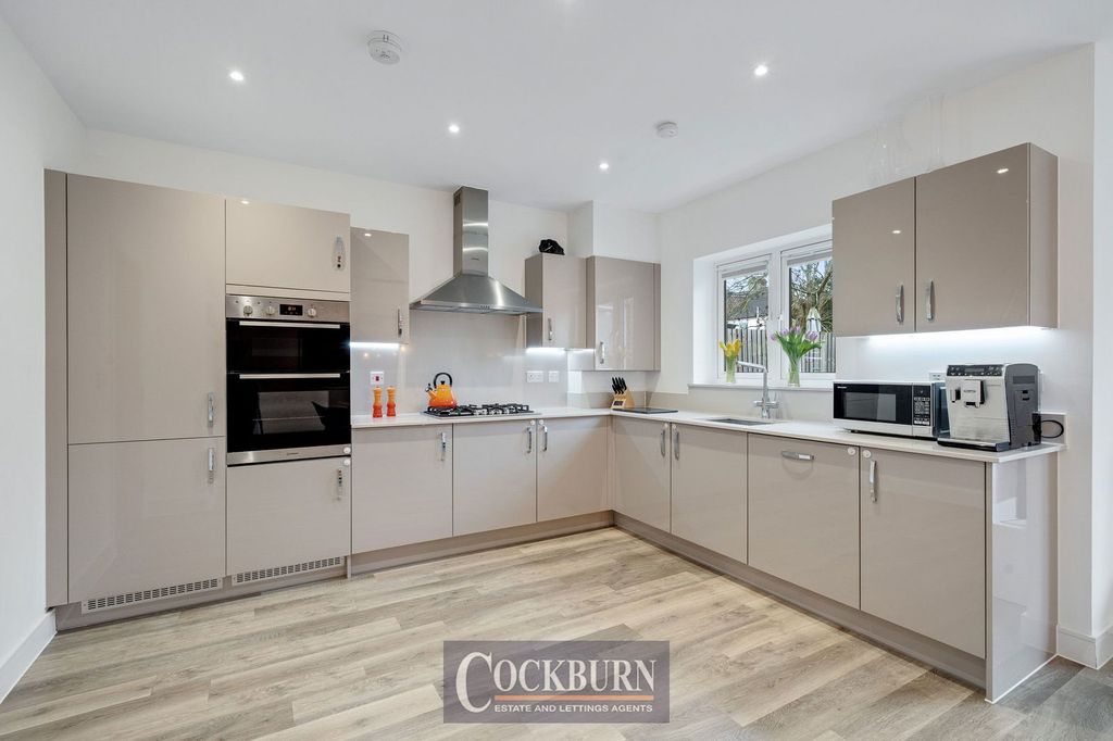 Property photo 3 of 28