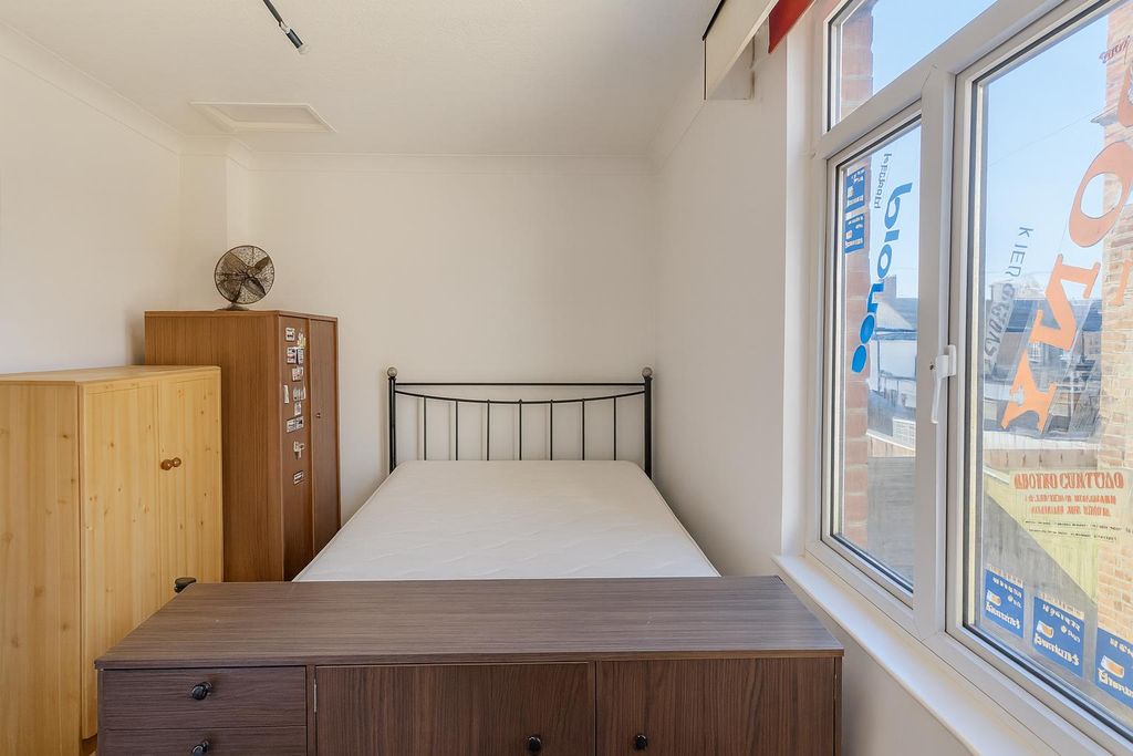 Property photo 2 of 8 Bedroom